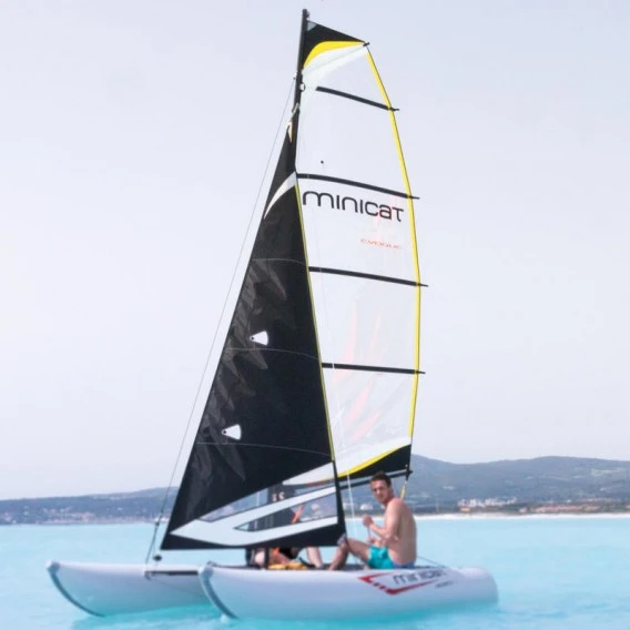 MiniCat 420 Evoque Aufblasbarer Katamaran Segelboot 4 MiniCat 420 Evoque Aufblasbarer Katamaran Segelboot – Bild 4